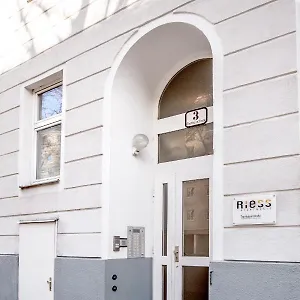 https://riess-apartments-trambauerstrasse.vienna-besthotels.com